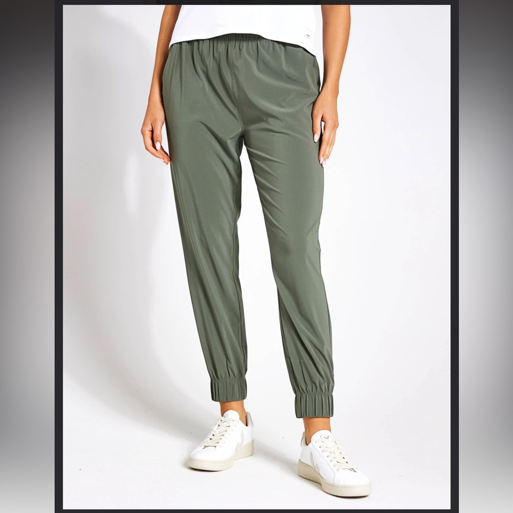 Vuori Villa Jogger in Army
